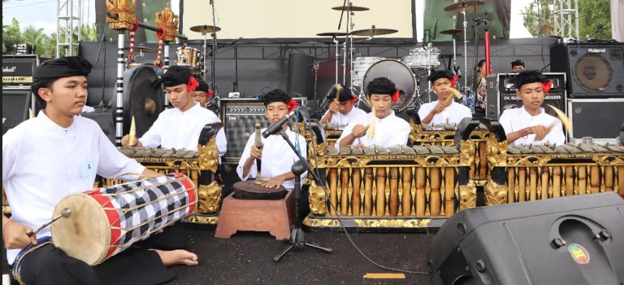 Tampil Semangat, Duta Desa Kukuh Kerambitan Raih Juara II Lomba Mekendang Tunggal Bebarongan